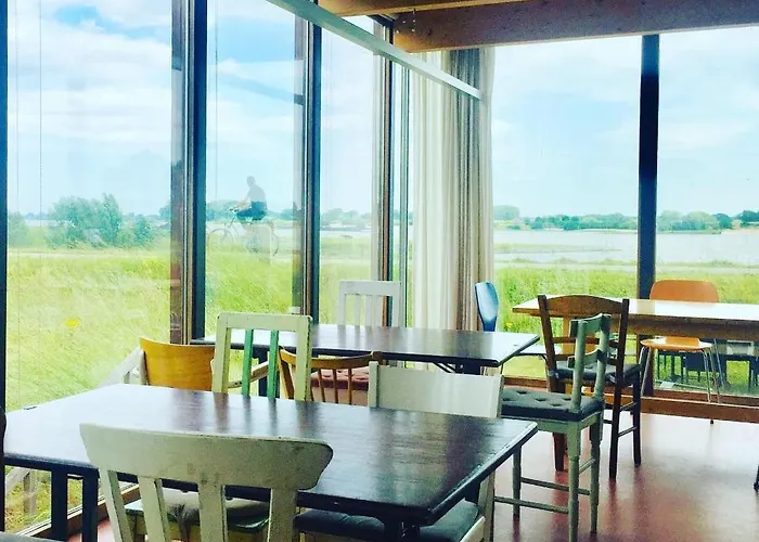 Veerhuis Met Een Verhaal *