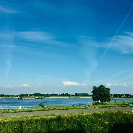 Veerhuis Met Een Verhaal *